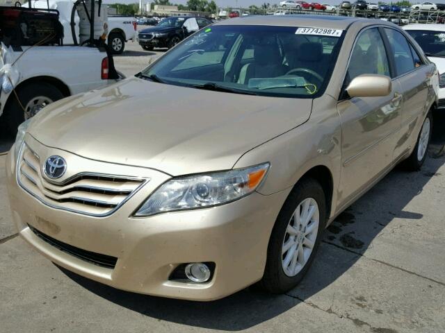 4T4BF3EK4BR145445 - 2011 TOYOTA CAMRY/SE/L BEIGE photo 2