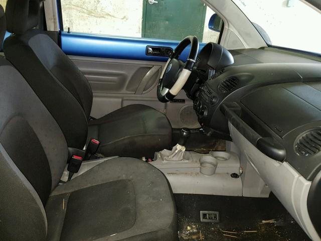 3VWBB61C5WM039815 - 1998 VOLKSWAGEN NEW BEETLE 蓝色 照片 5