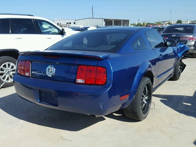 1ZVFT80N875342785 - 2007 FORD MUSTANG BLUE photo 4