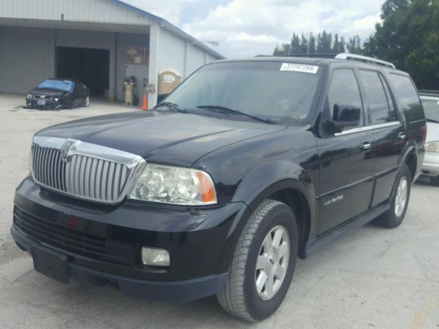 5LMFU27545LJ14089 - 2005 LINCOLN NAVIGATOR BLACK photo 2