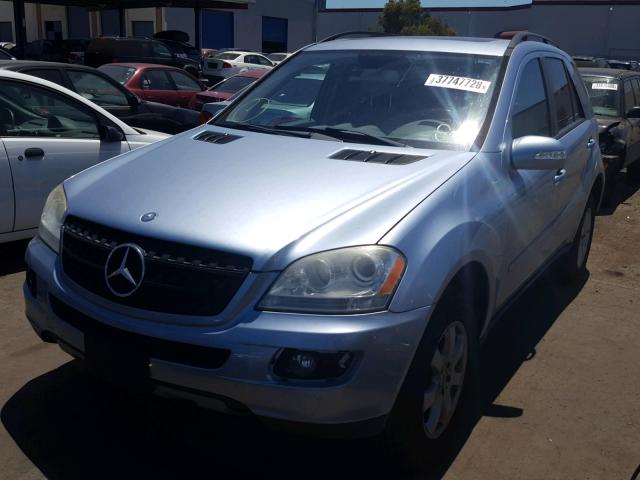 4JGBB86E86A067416 - 2006 MERCEDES-BENZ ML 350 SILVER photo 2