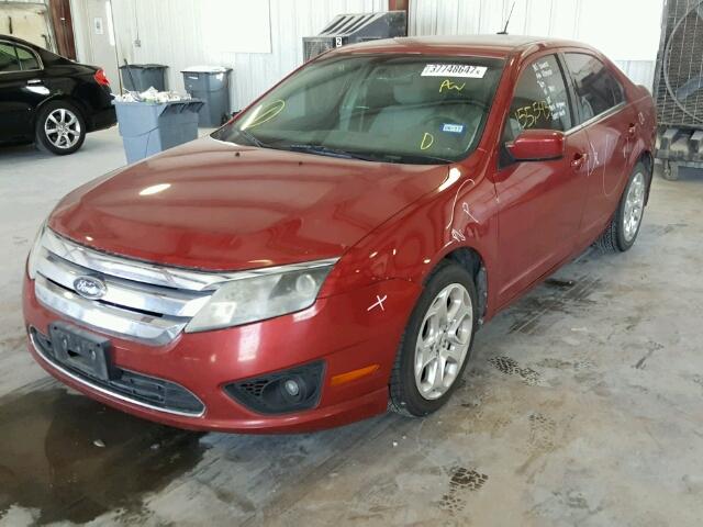 3FAHP0HA4AR124730 - 2010 FORD FUSION SE RED photo 2