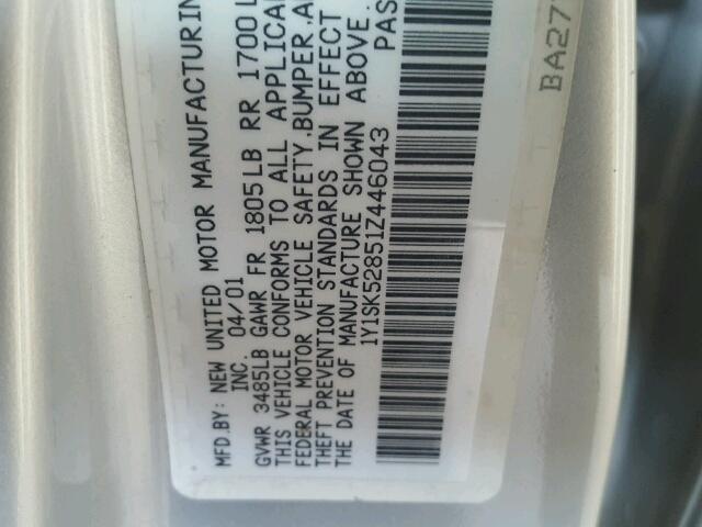 1Y1SK52851Z446043 - 2001 CHEVROLET GEO PRIZM 银色 照片 10