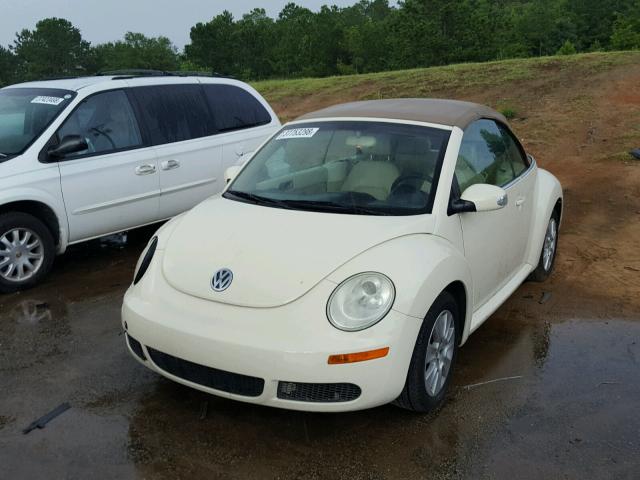 3VWPF31Y48M401754 - 2008 VOLKSWAGEN NEW BEETLE თეთრი ფოტო 2