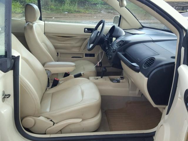 3VWPF31Y48M401754 - 2008 VOLKSWAGEN NEW BEETLE თეთრი ფოტო 5