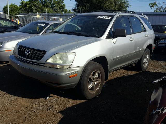 JTJGF10UX20129675 - 2002 LEXUS RX 300 SILVER photo 2