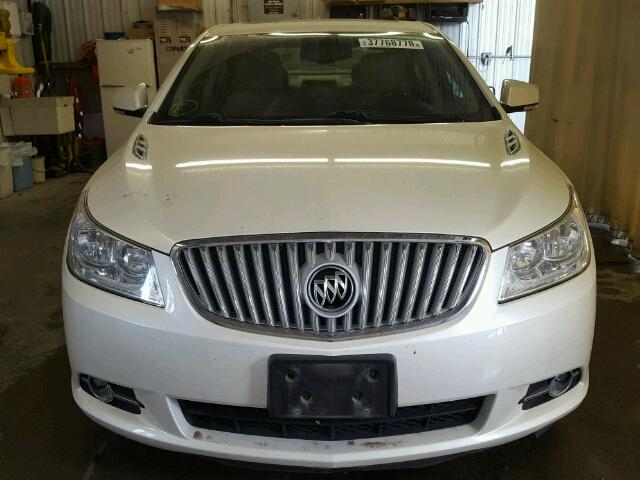 1G4GF5G31CF337980 - 2012 BUICK LACROSSE P WHITE photo 9