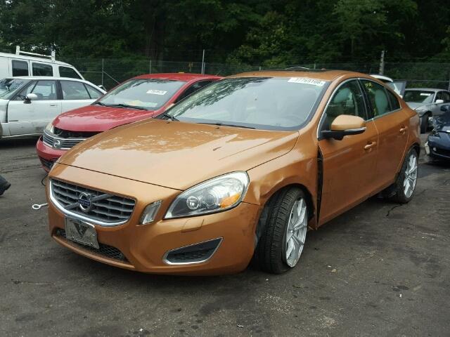 YV1902FH3B2015657 - 2011 VOLVO S60 T6 ORANGE photo 2