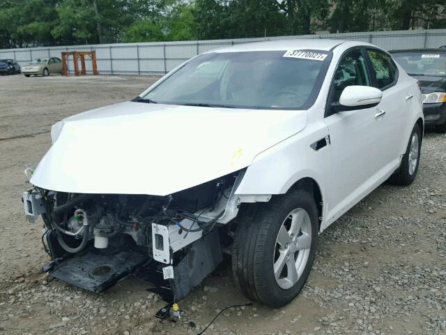 5XXGM4A70FG425246 - 2015 KIA OPTIMA WHITE photo 2