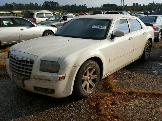 2C3KA53G56H297688 - 2006 CHRYSLER 300 WHITE photo 2