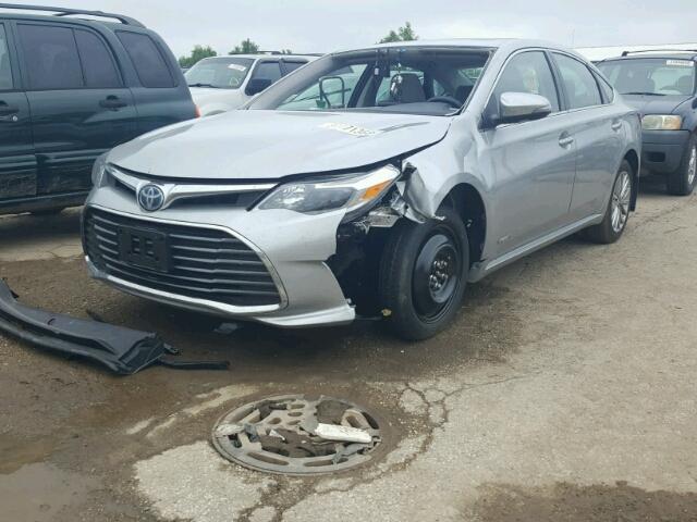 4T1BD1EB6JU061825 - 2018 TOYOTA AVALON HYB SILVER photo 2