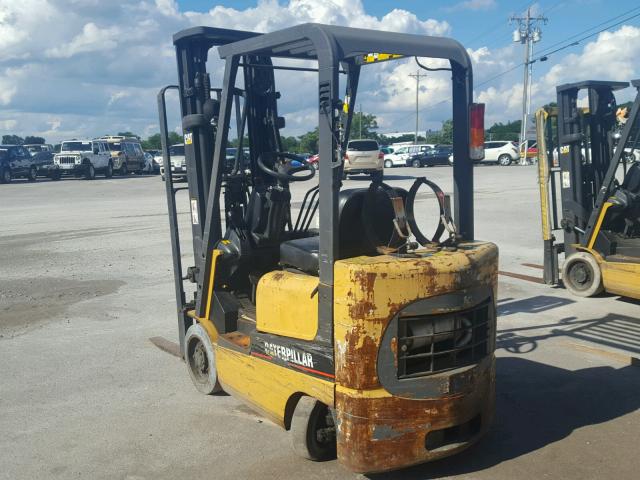 AT81C02397 - 2001 CATERPILLAR FORKLIFT YELLOW photo 3