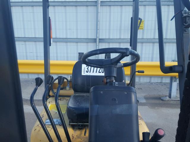 AT81C02397 - 2001 CATERPILLAR FORKLIFT YELLOW photo 6