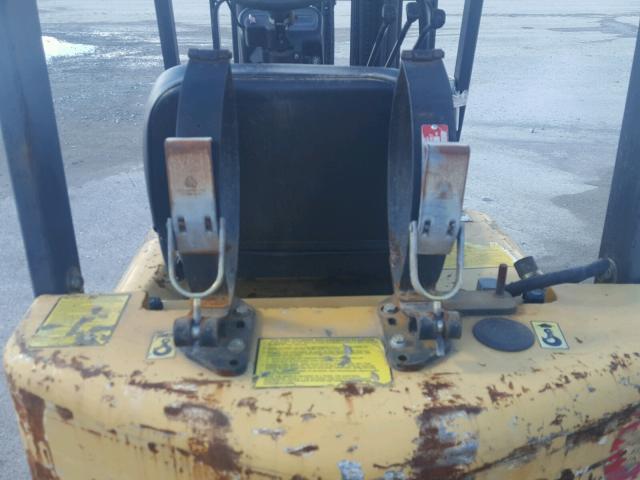 AT81C02397 - 2001 CATERPILLAR FORKLIFT YELLOW photo 7