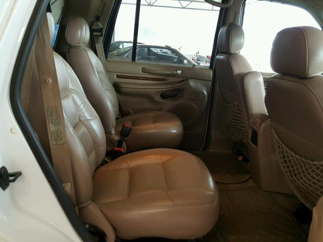 5LMPU28LXWLJ54714 - 1998 LINCOLN NAVIGATOR WHITE photo 6