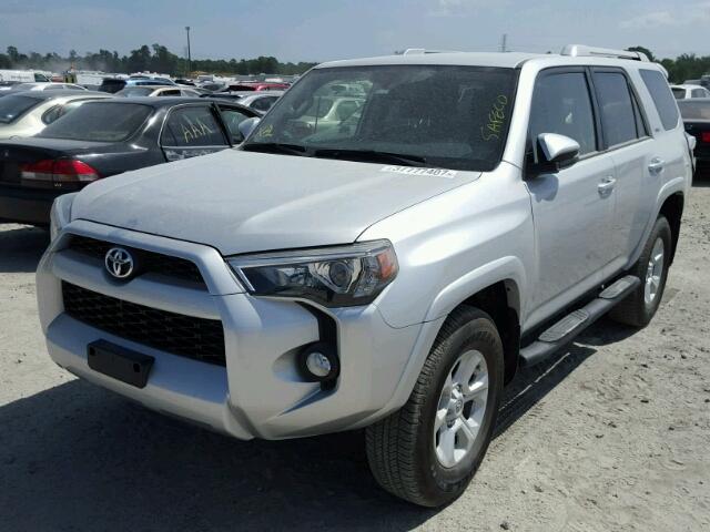 JTEBU5JRXH5442463 - 2017 TOYOTA 4RUNNER SILVER photo 2