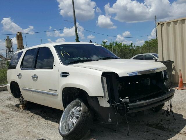 1GYS3DEF6BR362444 - 2011 CADILLAC ESCALADE P WHITE photo 1