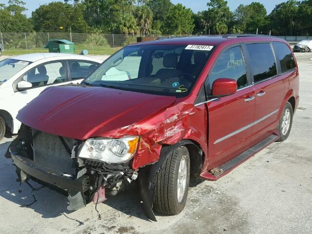 2A4RR5DG7BR631056 - 2011 CHRYSLER TOWN & COU BURGUNDY photo 2