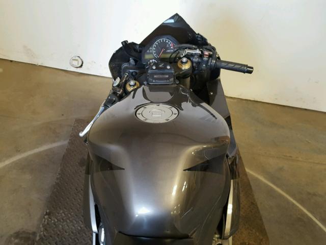 JH2SC57095M104190 - 2005 HONDA CBR1000 RR GRAY photo 5