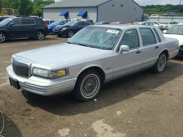 1LNLM82W1VY747192 - 1997 LINCOLN TOWN CAR S GRAY photo 2