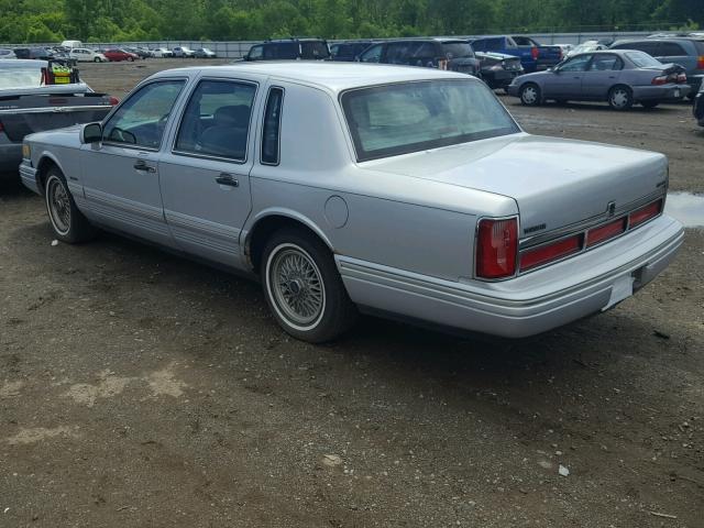 1LNLM82W1VY747192 - 1997 LINCOLN TOWN CAR S GRAY photo 3