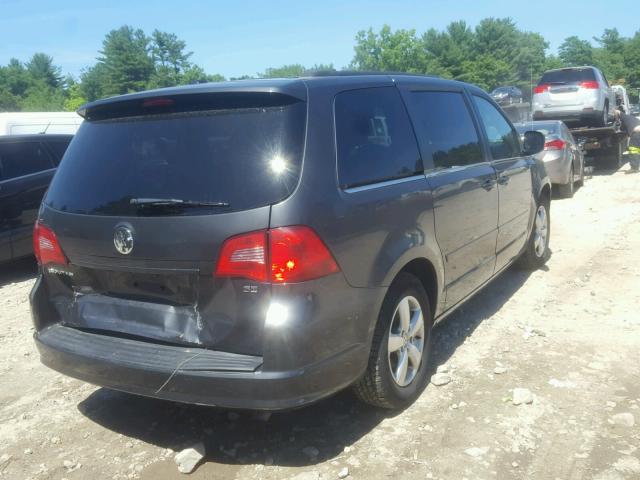 2V4RW3DG0BR643414 - 2011 VOLKSWAGEN ROUTAN SE GRAY photo 4