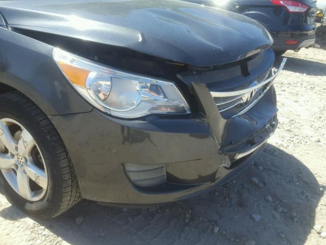 2V4RW3DG0BR643414 - 2011 VOLKSWAGEN ROUTAN SE GRAY photo 9