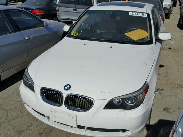 WBANB33515CN65675 - 2005 BMW 545 I WHITE photo 2