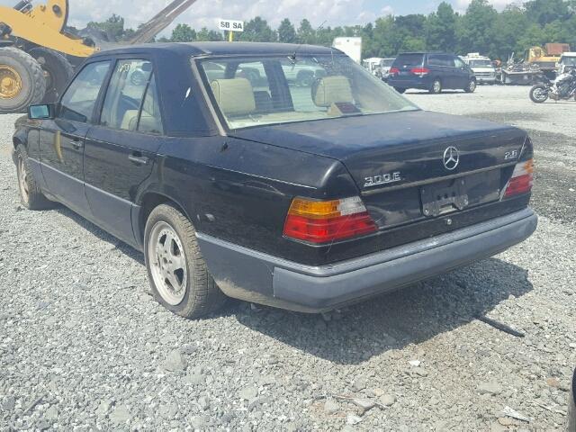 WDBEA26D4LB214778 - 1990 MERCEDES-BENZ 300E 2.6 BLACK photo 3