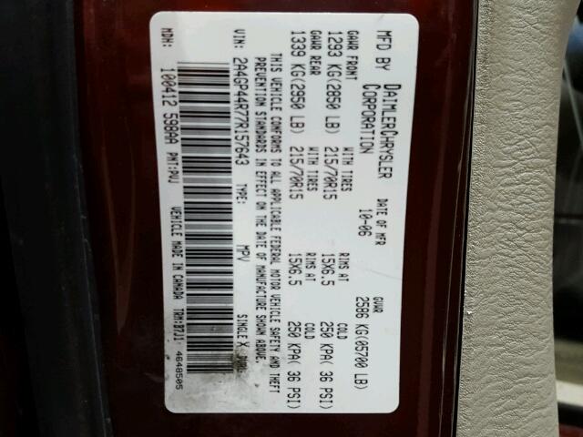 2A4GP44R77R157643 - 2007 CHRYSLER TOWN & COU MAROON photo 10