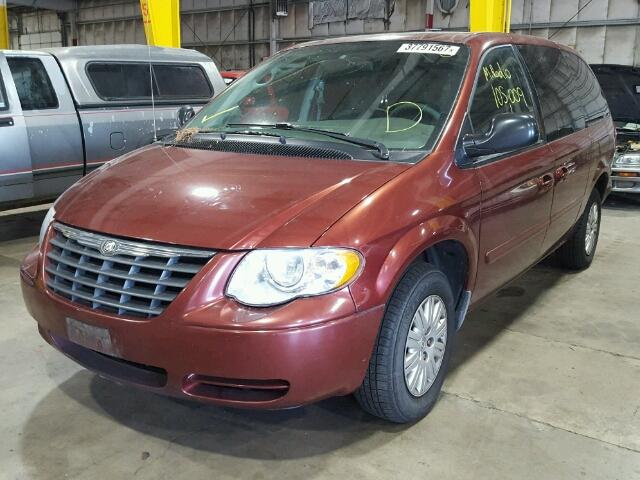 2A4GP44R77R157643 - 2007 CHRYSLER TOWN & COU MAROON photo 2