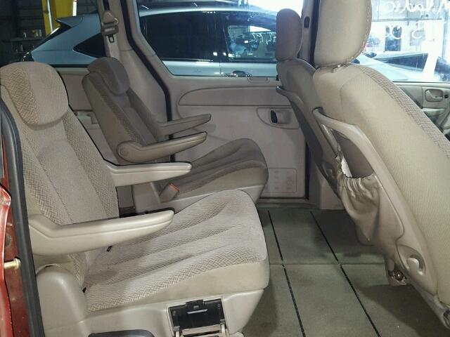 2A4GP44R77R157643 - 2007 CHRYSLER TOWN & COU MAROON photo 6