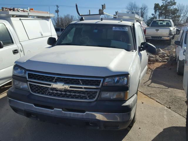 1GCEC14XX7Z146017 - 2007 CHEVROLET SILVERADO WHITE photo 2