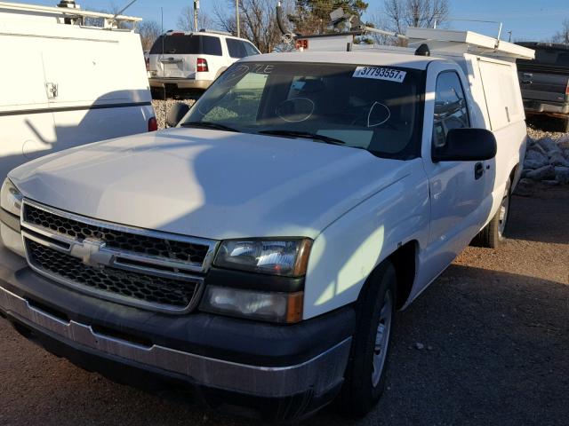 1GCEC14XX7Z146695 - 2007 CHEVROLET SILVERADO WHITE photo 2