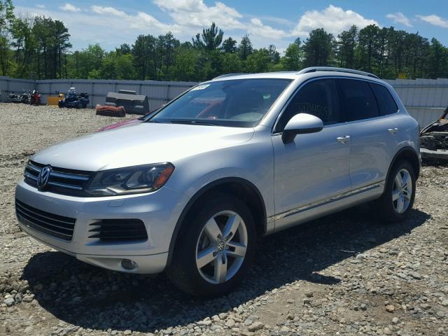 WVGFK9BP6BD001552 - 2011 VOLKSWAGEN TOUAREG V6 SILVER photo 2