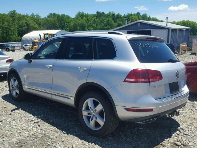 WVGFK9BP6BD001552 - 2011 VOLKSWAGEN TOUAREG V6 SILVER photo 3