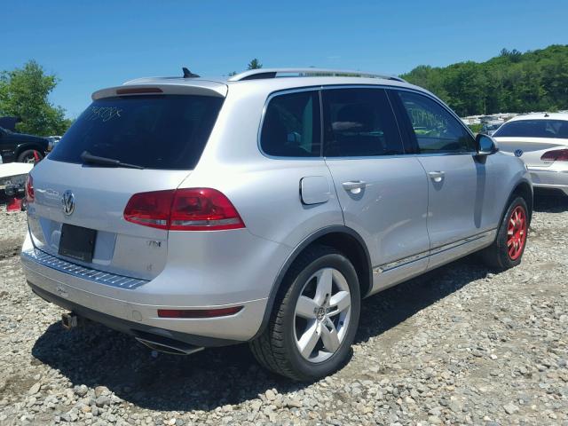 WVGFK9BP6BD001552 - 2011 VOLKSWAGEN TOUAREG V6 SILVER photo 4