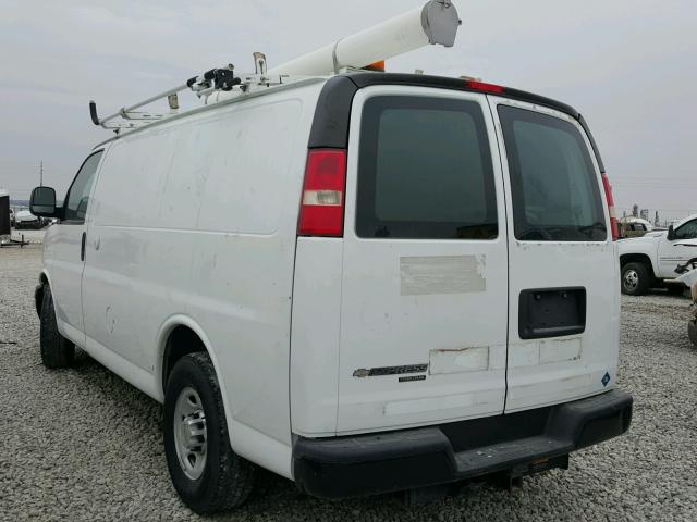 1GCWGFCB8B1129400 - 2011 CHEVROLET EXPRESS G2 WHITE photo 3