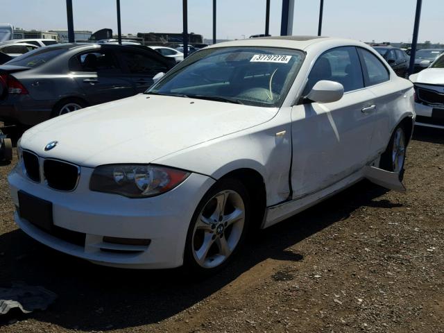 WBAUP9C55AVF49528 - 2010 BMW 128 I WHITE photo 2