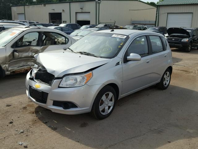 KL1TD66E89B332560 - 2009 CHEVROLET AVEO LS SILVER photo 2