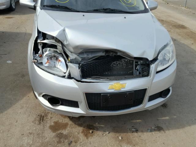 KL1TD66E89B332560 - 2009 CHEVROLET AVEO LS SILVER photo 9