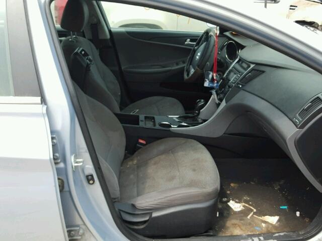 5NPEB4AC7CH328930 - 2012 HYUNDAI SONATA GLS SILVER photo 5