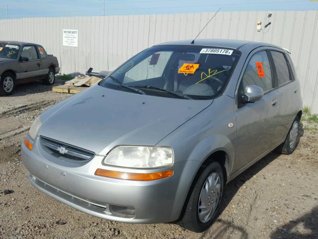 KL1TD62685B458233 - 2005 CHEVROLET AVEO BASE Күміс фото 2