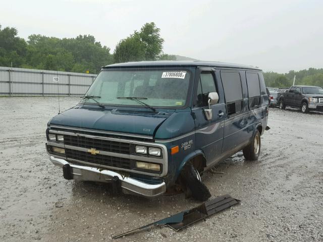 1GBEG25K4SF234590 - 1995 CHEVROLET G20 GREEN photo 2