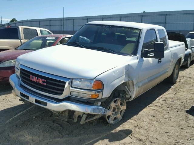 1GTEC19T75Z353872 - 2005 GMC NEW SIERRA WHITE photo 2