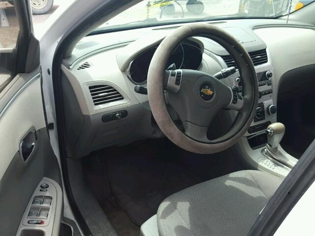 1G1ZC5E0XAF256142 - 2010 CHEVROLET MALIBU 1LT WHITE photo 9