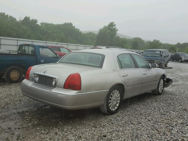 1LNHM81W83Y613915 - 2003 LINCOLN TOWN CAR E SILVER photo 4