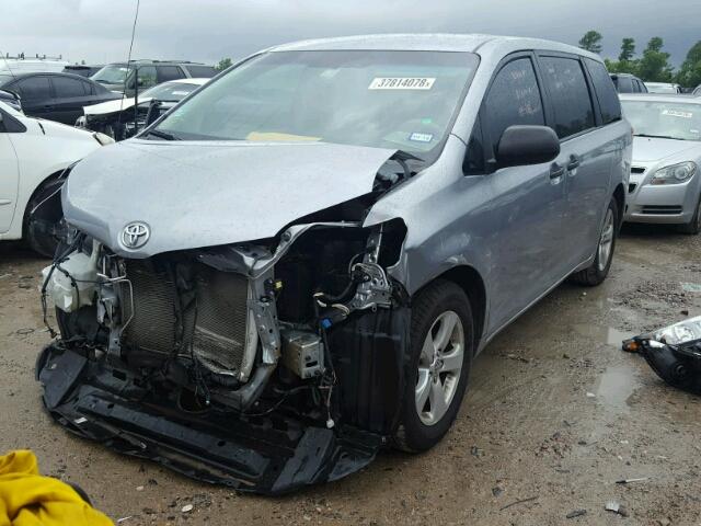 5TDZK3DC9DS403212 - 2013 TOYOTA SIENNA BAS SILVER photo 2