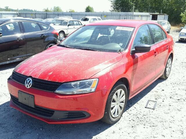 3VW2K7AJ4EM350073 - 2014 VOLKSWAGEN JETTA BASE RED photo 2