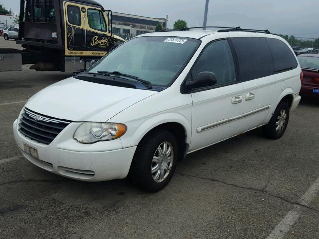 2C4GP54L15R289320 - 2005 CHRYSLER TOWN & CTY WHITE photo 2